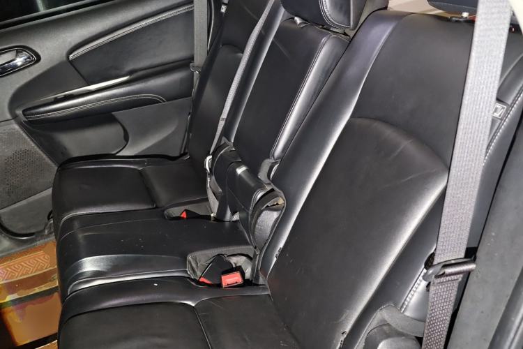 Used Dodge Journey 2013 2.4L Two-Wheel Drive Luxury Version