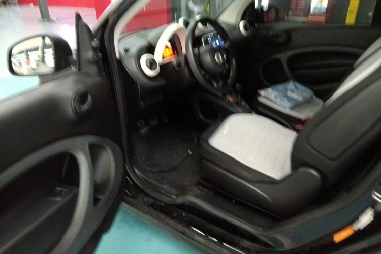 Used smart fortwo 2015 1.0L 52 kW hardtop Dynamic version Driver Seat