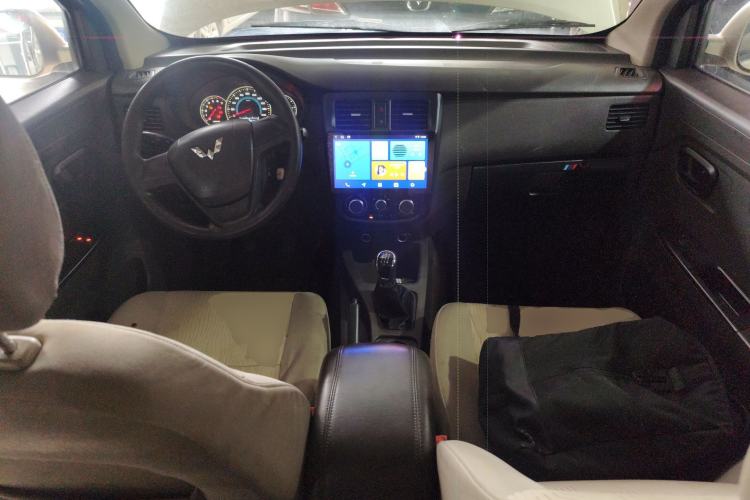 Used Wuling Rongguang V 2016 1.5L Standard Version
