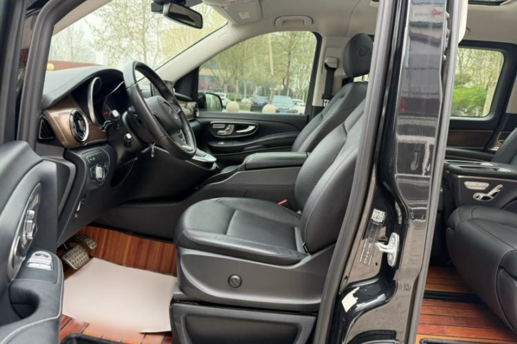 Used Mercedes-Benz V-Class 2020 V 260 Prestige Edition Interior 3