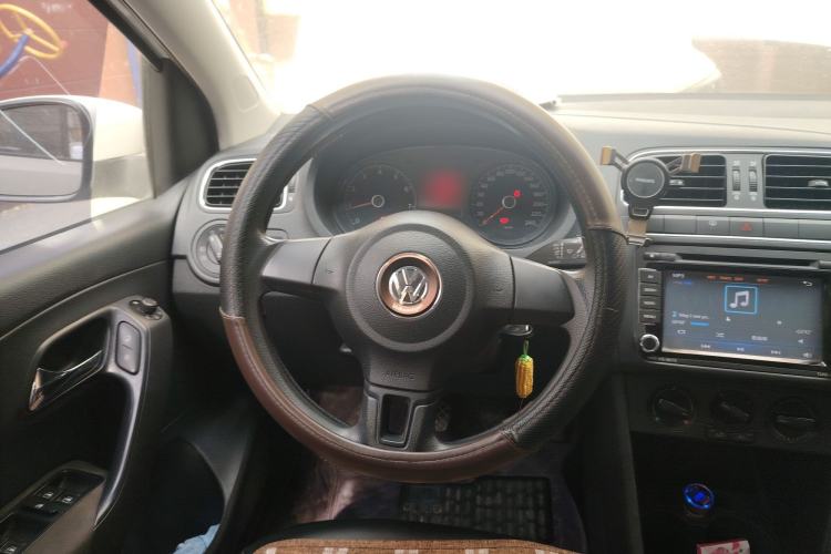 Used Volkswagen Polo 2011 1.6L Manual ZhiShang Edition
