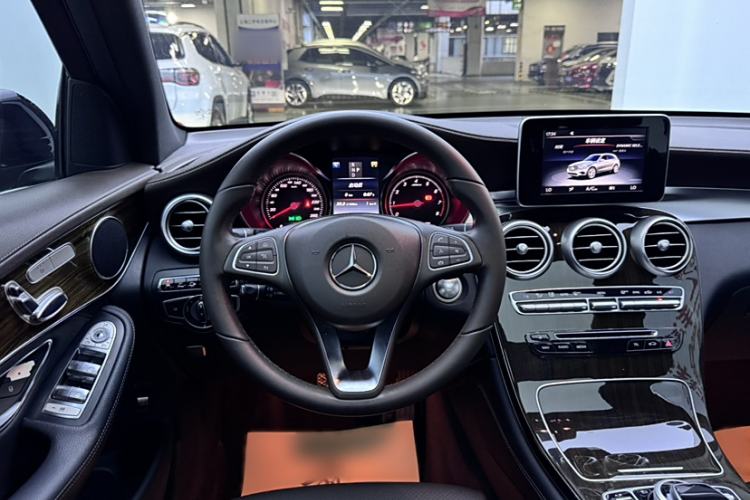 Used Mercedes-Benz GLC 2017 GLC 260 4MATIC Luxury Model