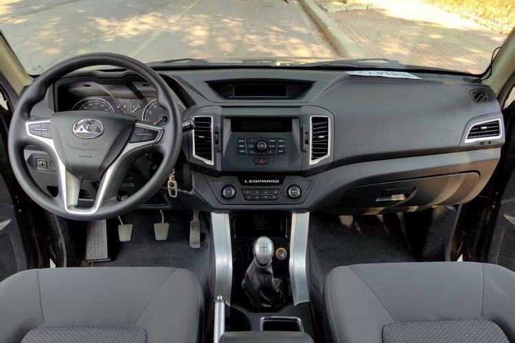 Used Leopaard Q6 2015 2.4L Manual Two-Wheel-Drive Elite Model