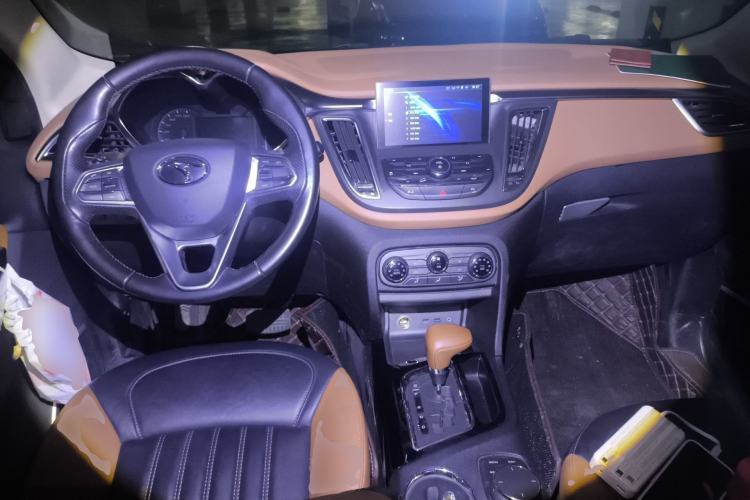 Used Soueast DX7 2015 1.5T Automatic Luxury Model Center Console