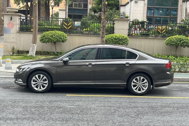 Used Volkswagen Magotan 2017 380TSI DSG Luxury Model Exterior 3