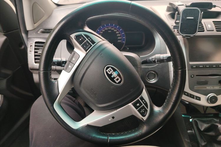 Used BYD S6 2014 2.0L Manual Luxury 5-Seater