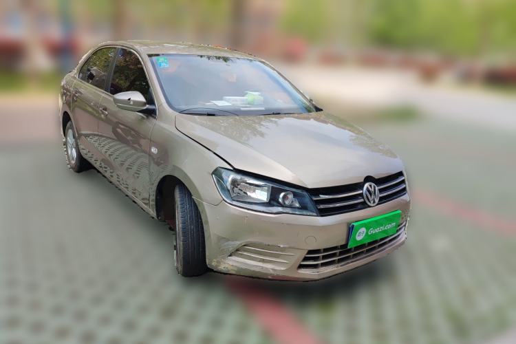 Used Volkswagen Jetta 2015 1.6L Manual Fashion Edition Front Right 45 Deg