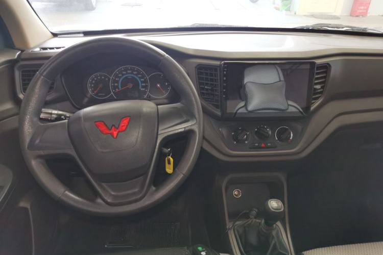 Used Wuling Hongguang V 2022 1.5L Enjoy Edition Electric-Powered LAR Center Console