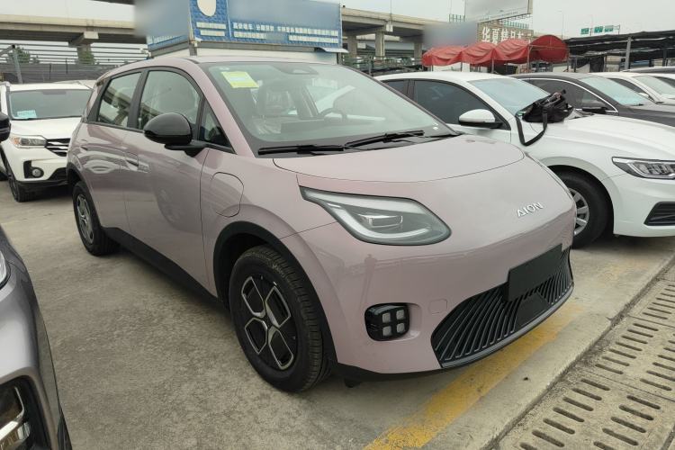 Used AION UT 2025 330 Starlight Edition Front Right 45 Deg