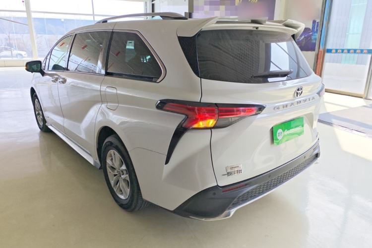 Used Toyota Granvia 2023 2.5L Hybrid Comfort Edition
