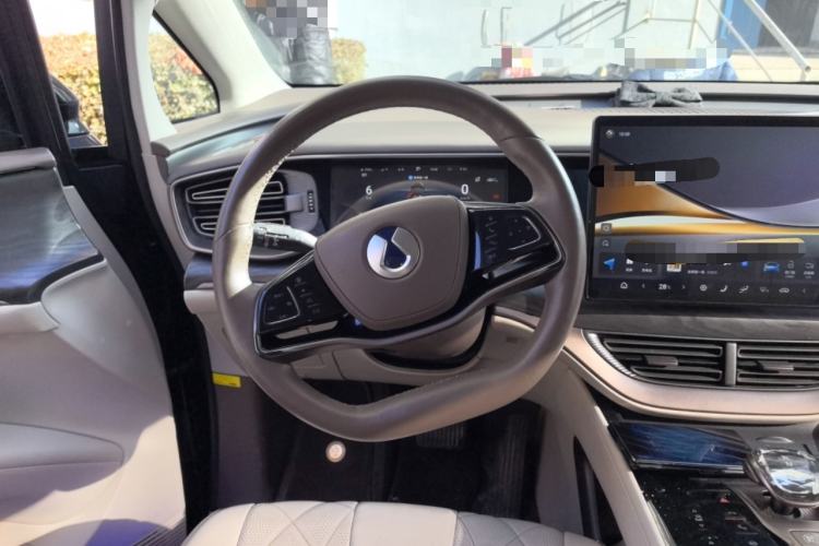 Used Denza D9 2022 DM-i 1040 Prestige Model
