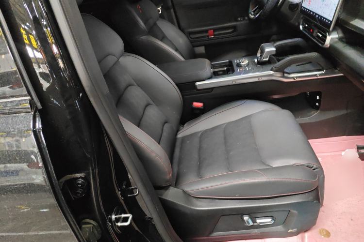 Used JETOUR Traveler 2023 2.0T All-Wheel Drive CrossPRO+ Right Front Seat