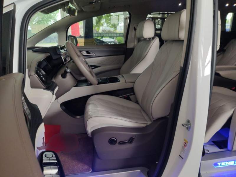 Used Denza D9 2022 DM-i 970 Four-Wheel Drive Prestige Model — 14