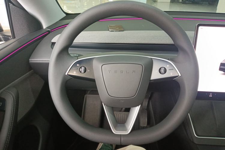 Used Tesla Model Y 2025 Rear-Wheel-Drive Version Steering Wheel