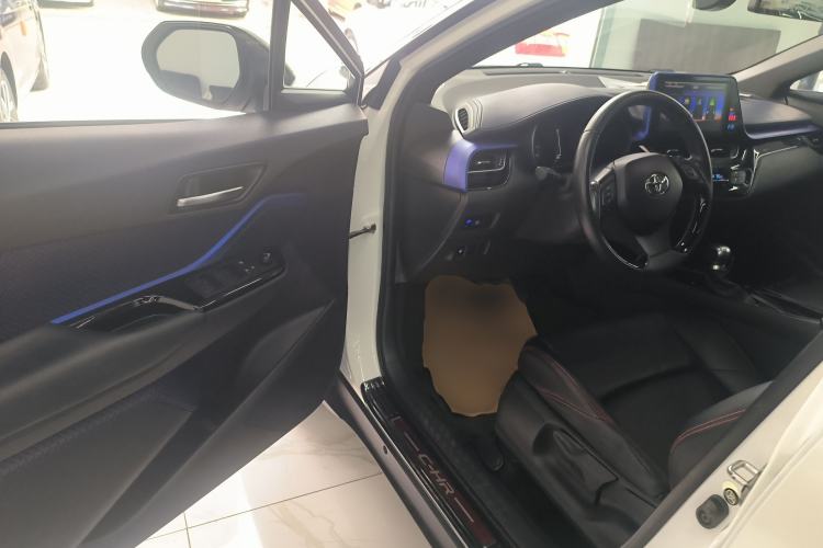 Used Toyota C-HR 2018 2.0L Luxury Sunroof Version China VI Standard Driver Seat