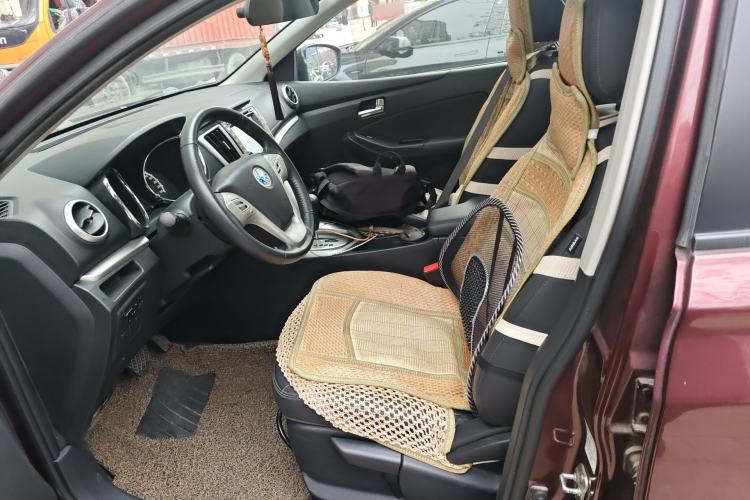 Used Venucia T70 2015 2.0L CVT Smart Edition