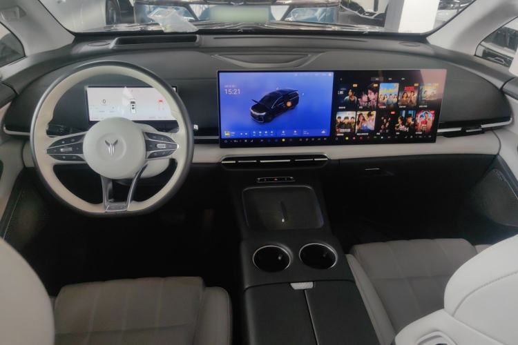 Used VOYAH Dream 2025 PHEV Four-Wheel-Drive Flagship Kunpeng Edition Center Console