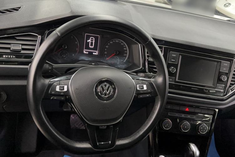 Used Volkswagen T-ROC 2018 280TSI DSG Two-Wheel Drive Comfort Version China VI Standard Steering Wheel