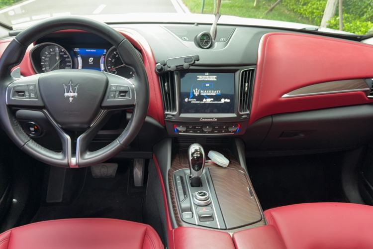 Used Maserati Levante 2016 3.0T Standard Edition Center Console