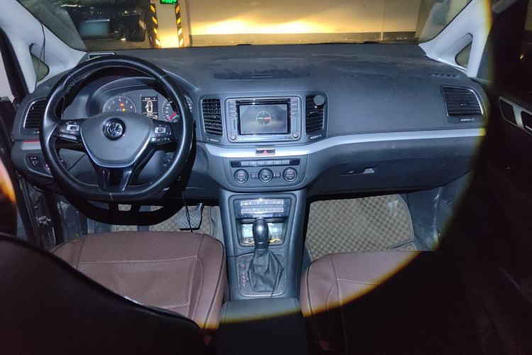 Used Volkswagen Sharan 2016 380TSI Comfort Edition 7-Seater Center Console