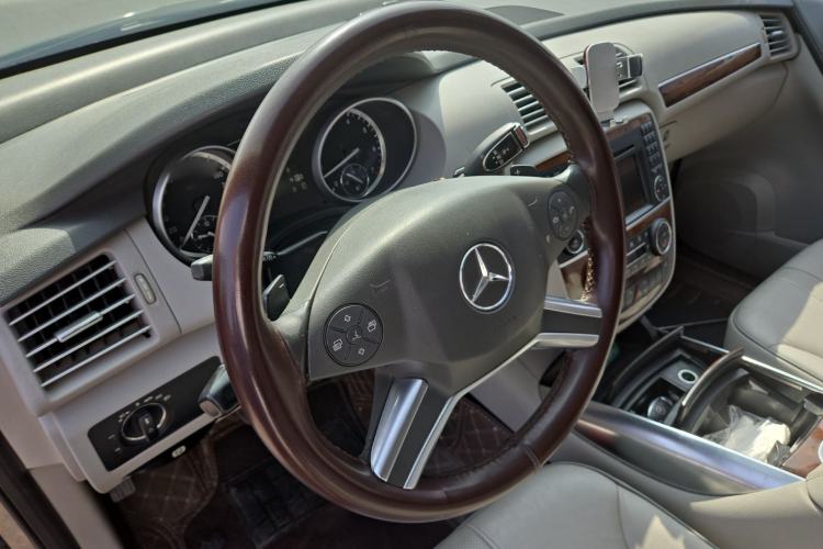 Used Mercedes-Benz R-Class 2011 R 350 L 4MATIC Steering Wheel