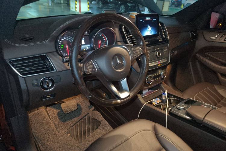 Used Mercedes-Benz GLE 2019 GLE 320 4MATIC Dynamic Edition Prestige Model Center Console