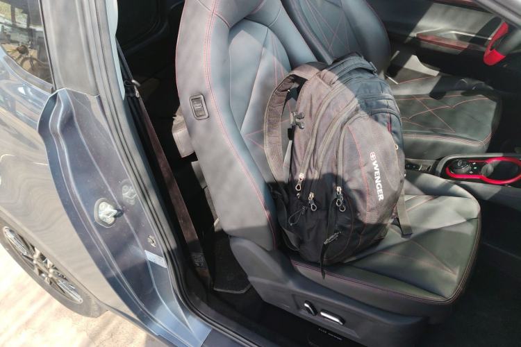 Used Chery QQ Little Ant 2022 Restyled Version Sweet Pink Edition Half-Sugar Version 28.8 kWh 30 kW 301 km Right Front Seat