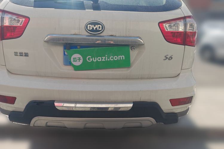 Used BYD S6 2014 2.0L Manual Luxury 5-Seater Rear