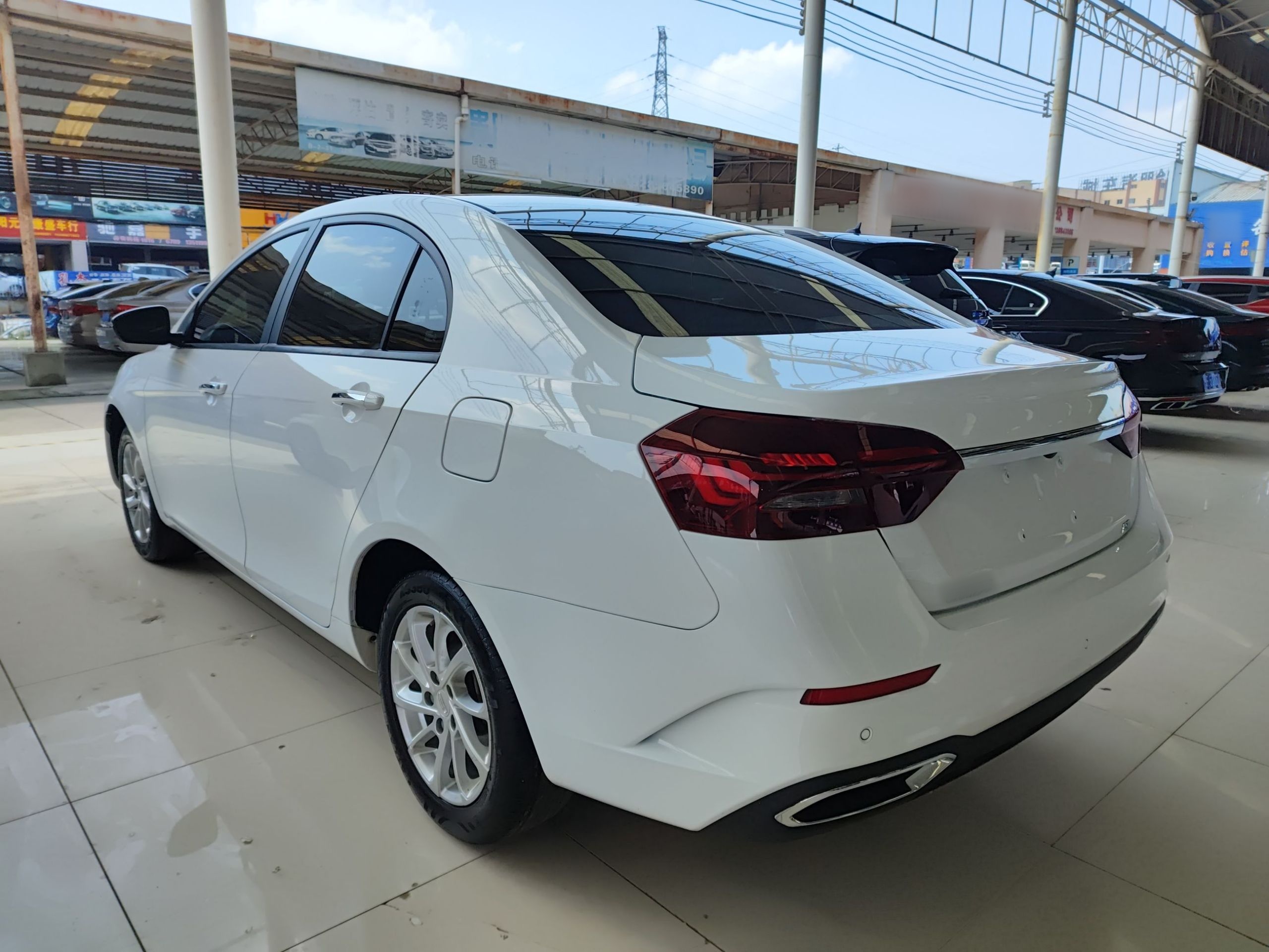 Geely Auto Emgrand 2021 UP 1.5L CVT Luxury Model — снимка 8