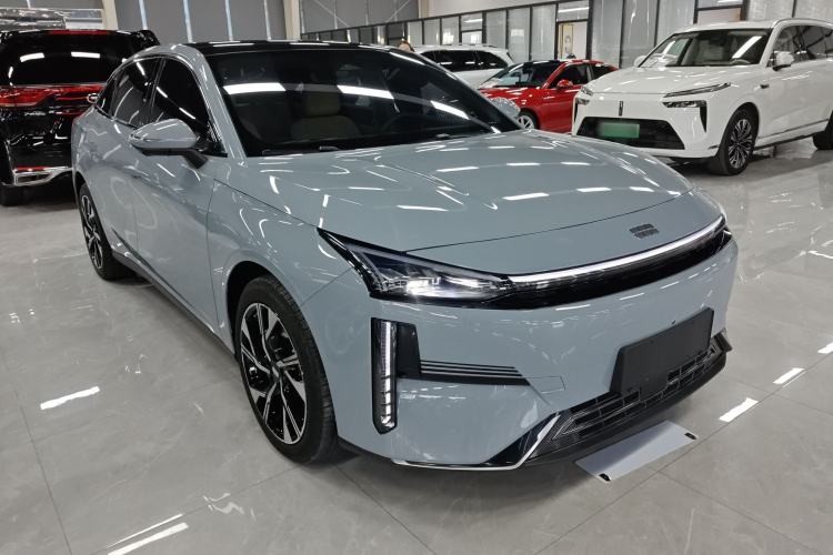 Used Geely Galaxy L6 2023 125km Starship Front Right 45 Deg