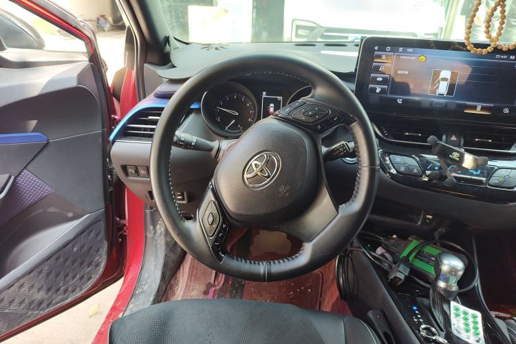 Used Toyota C-HR 2018 2.0L Leading with Sunroof China VI Standard
