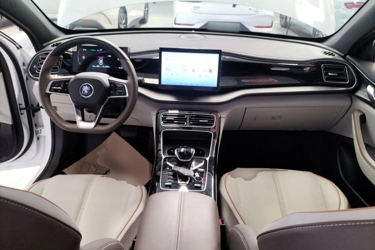 Used BYD Qin PLUS 2023 Champion Edition DM-i 55KM Superior Model Center Console
