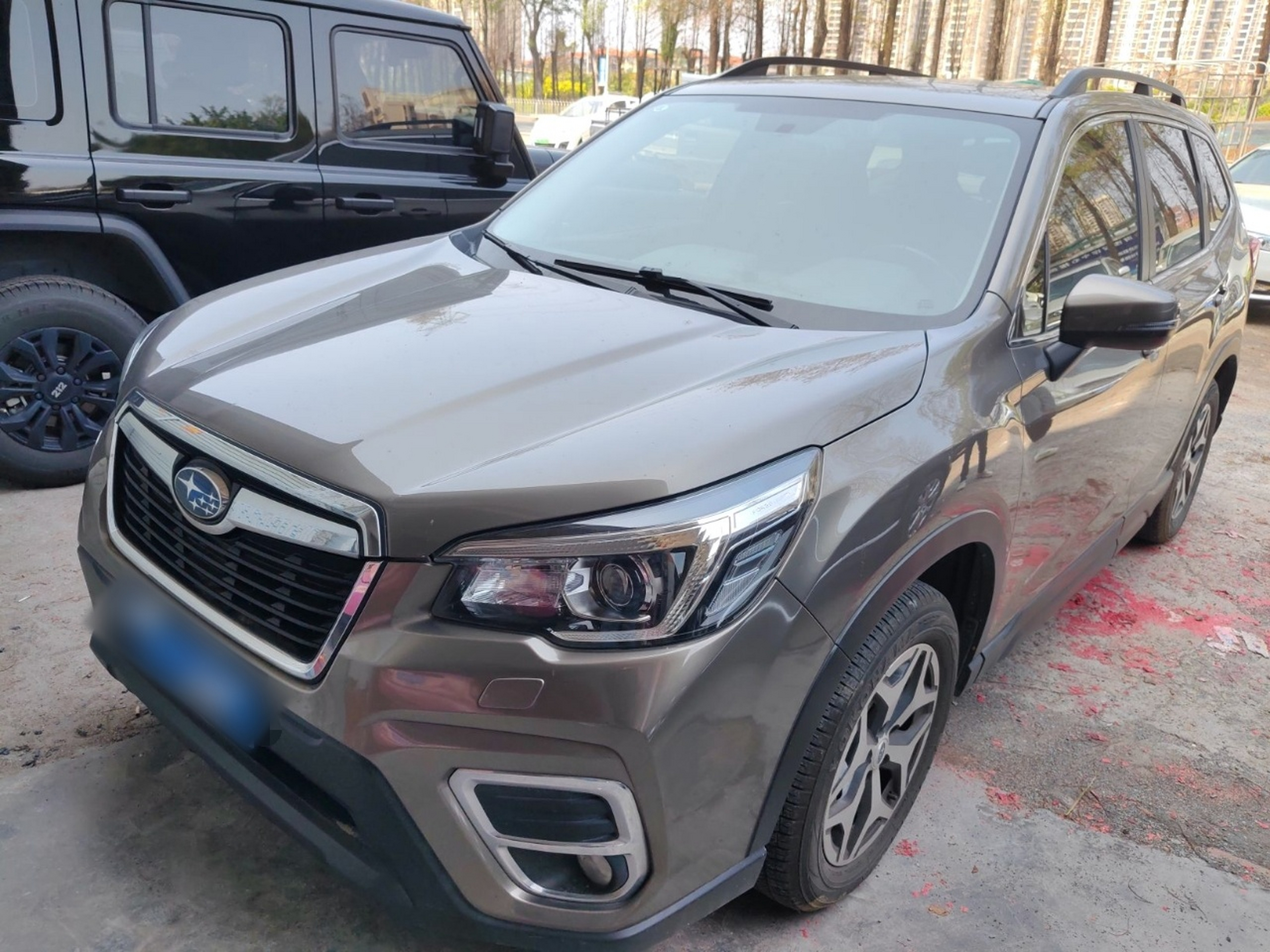 Под передней частью автомобиля