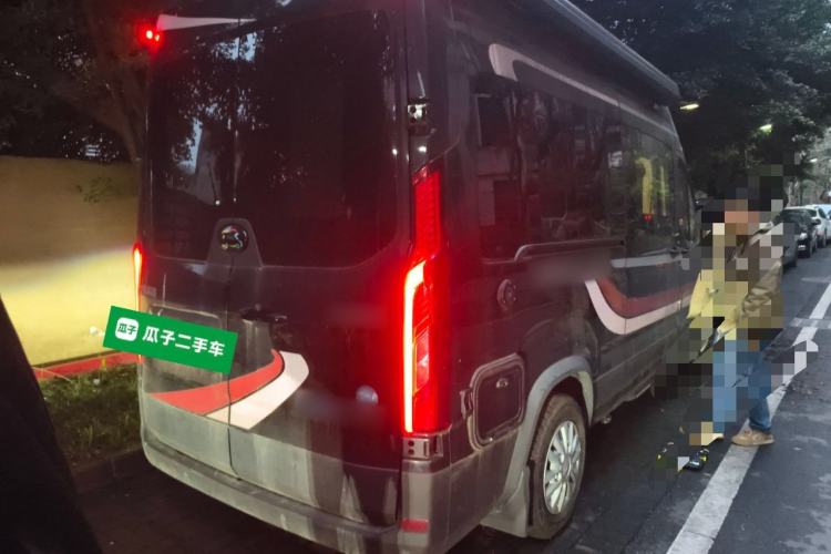 Used SAIC MAXUS V100 RV 2022 2.0T Traveler V100 Mountain Retreat Edition with Longitudinal Bed
