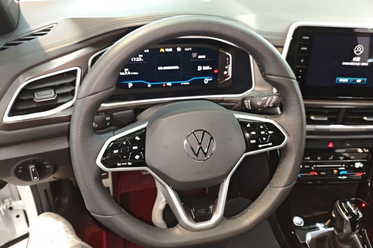 Used Volkswagen T-ROC 2024 300TSI DSG Two-Wheel-Drive Chen Guang Edition
