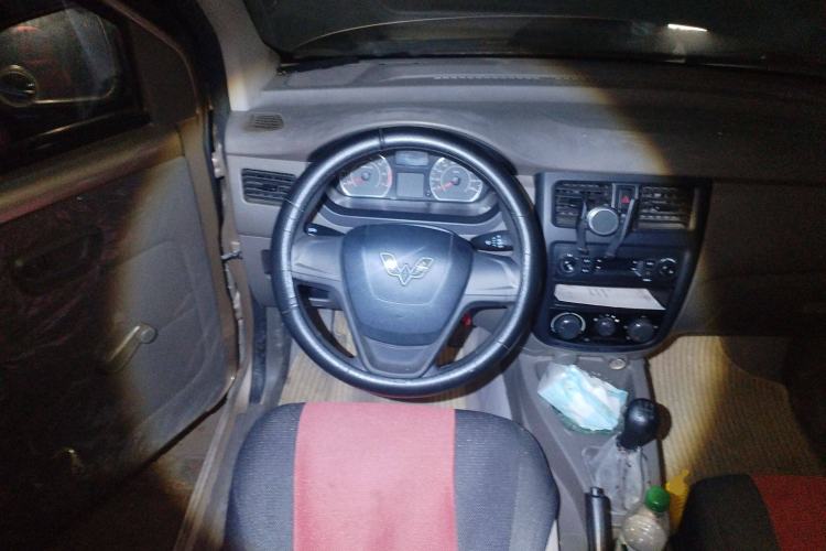 Used Wuling Rongguang V 2015 1.5L Practical Version