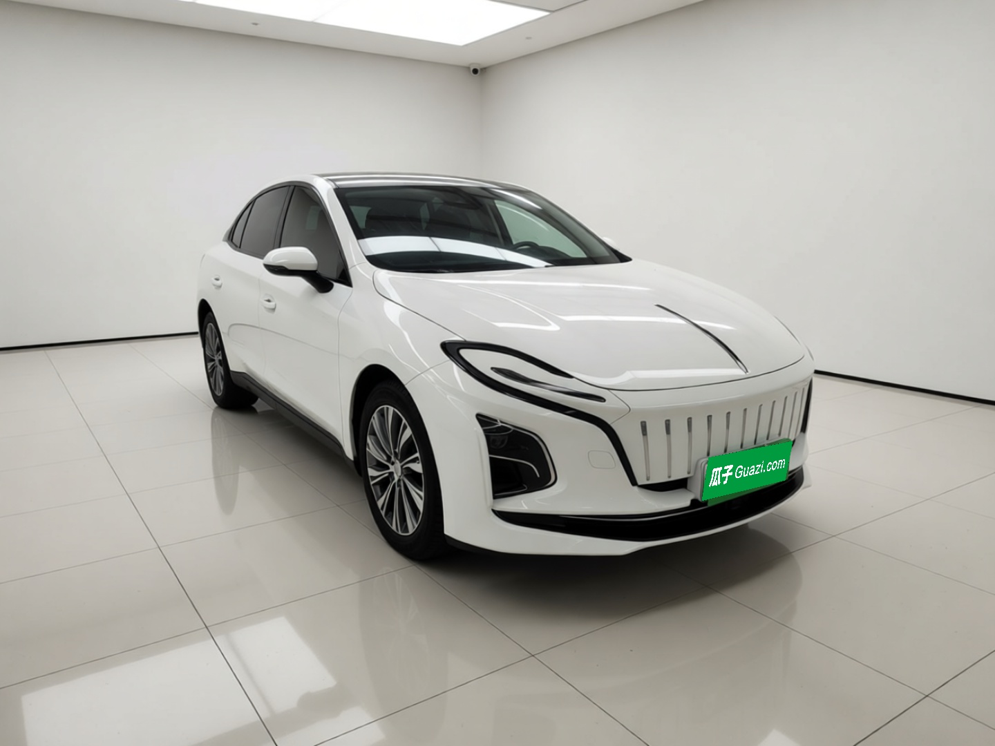 Hongqi E-QM5 2024 450km Range Commuter Version — снимка 3