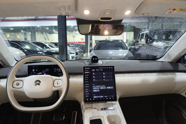 Used Nio ET7 2022 100 kWh Center Console