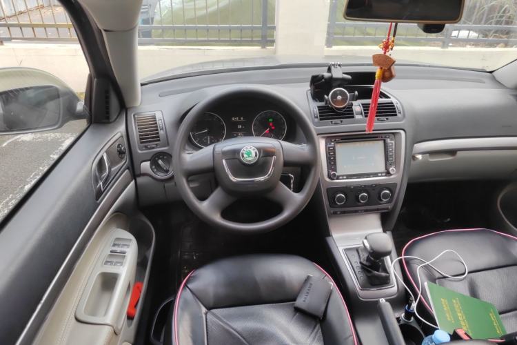Used Skoda Octavia 2012 1.6L Automatic Yijie Edition Steering Wheel