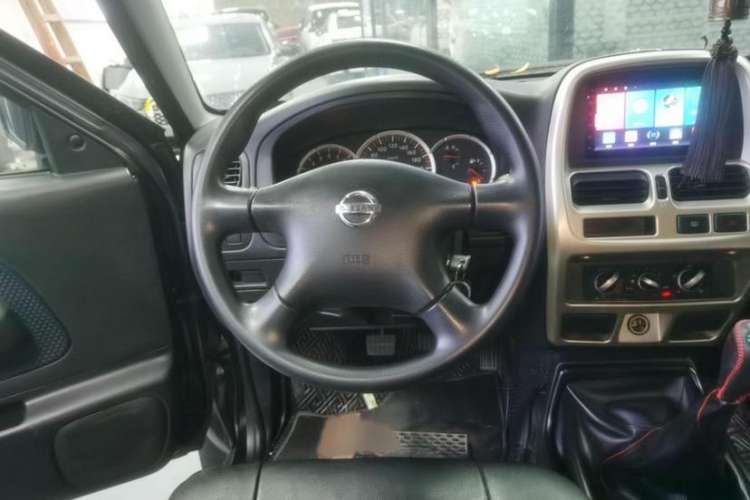 Used Nissan Paladin 2013 2.4L Two-Wheel Drive Standard Version China IV Standard
