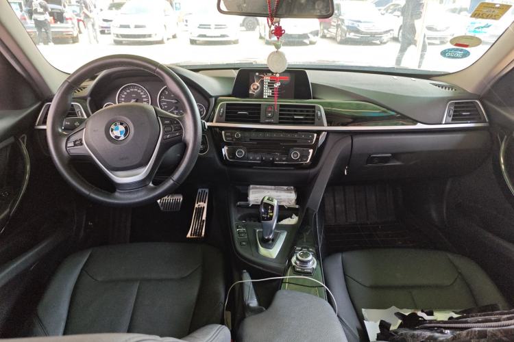 Used BMW 3 Series 2016 320Li Fashion Model Center Console