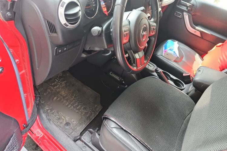 Used Jeep Wrangler 2015 3.6L Rubicon Two-Door Comfort Edition Driver Seat