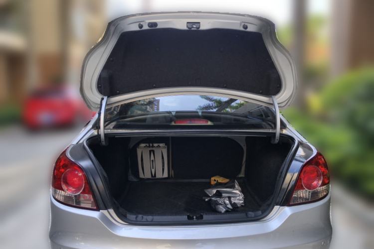 Used Volkswagen Lavida 2011 1.6L Automatic Premium Edition Trunk