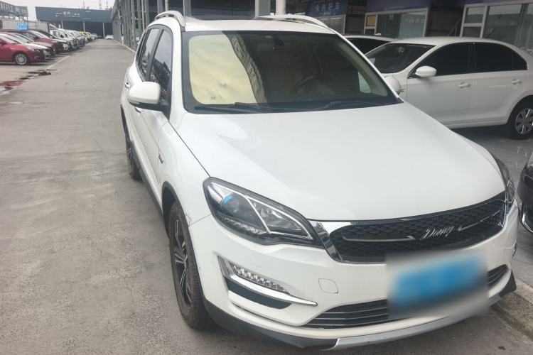 Used Zotye Domy X5 2017 Classic Edition 1.5T Manual Luxury Model Front Right 45 Deg