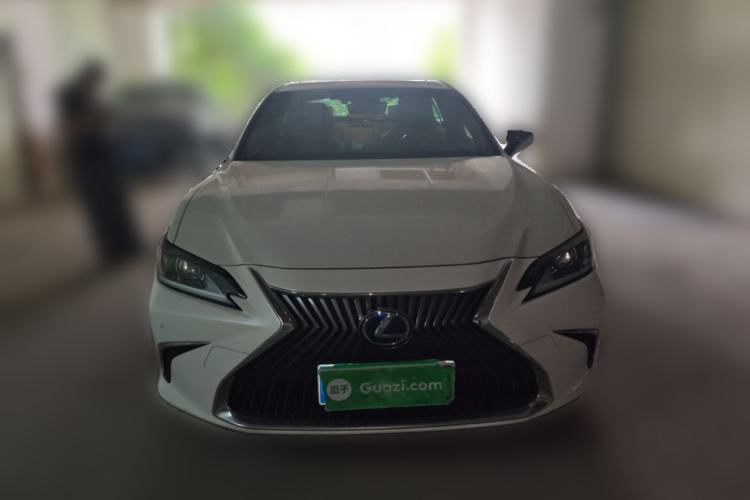 Used Lexus ES 2020 300h Premier Edition