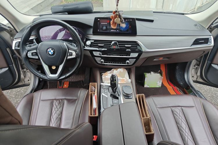 Used BMW 5 Series 2019 530Li Leading Model Luxury Package Center Console