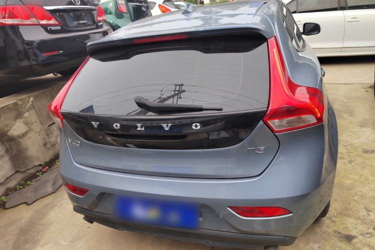 Used Volvo V40 2018 T3 Smart Edition
