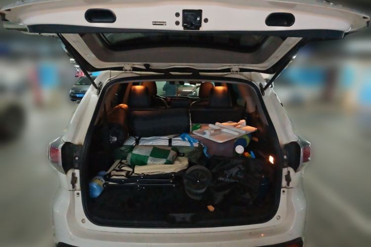 Used Toyota Highlander 2015 2.0T Four-Wheel Drive Luxury Edition 7-Seater Trunk