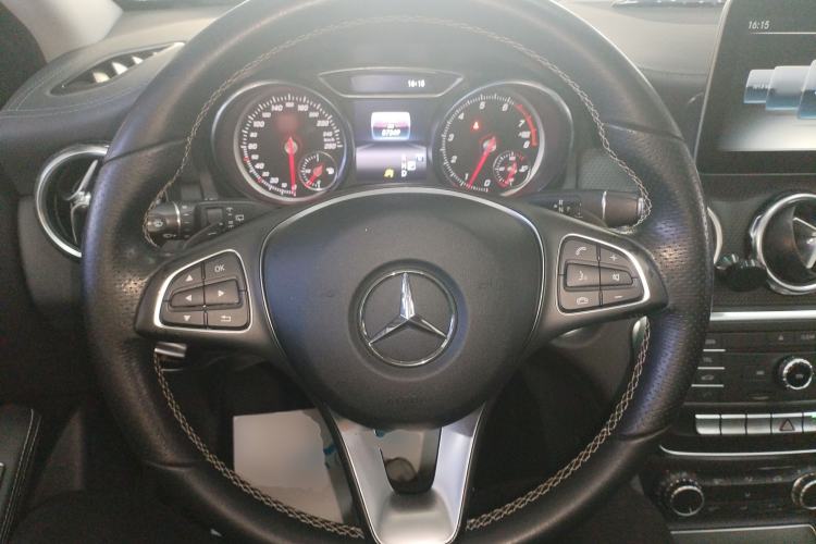 Used Mercedes-Benz GLA 2017 GLA 200 Fashion Model
