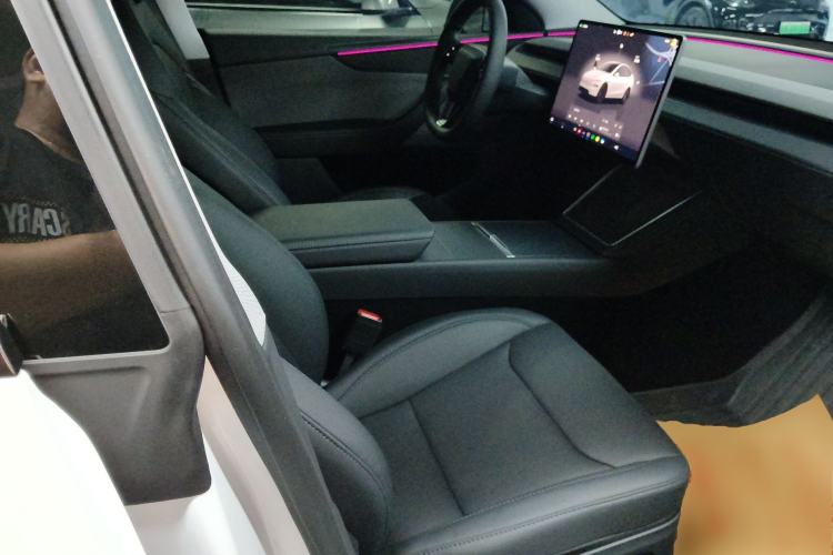 Used Tesla Model Y 2025 Rear-Wheel-Drive Version